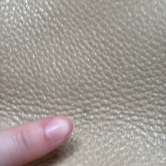 The Row ‘Wander’ knotted shoulder bag in Sand - Picture 9 of 17